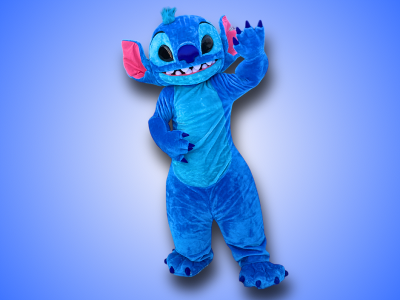 Mascotte de Stitch qui prend la pose