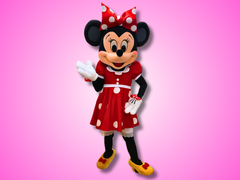 Mascotte de Minnie qui prend la pose